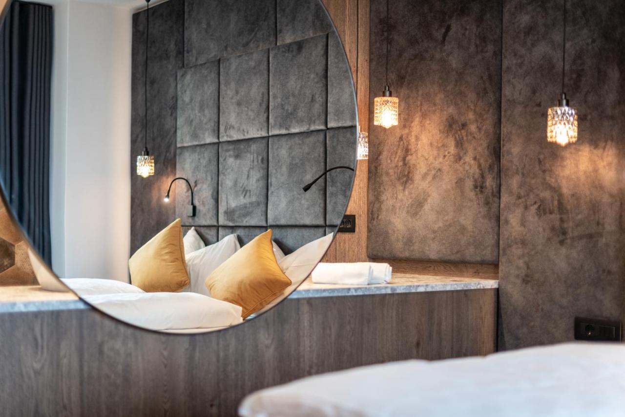 Hotel Goldene Traube Термено Экстерьер фото